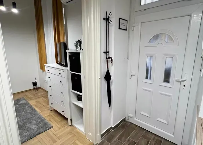 Eastern Pearl بودابست